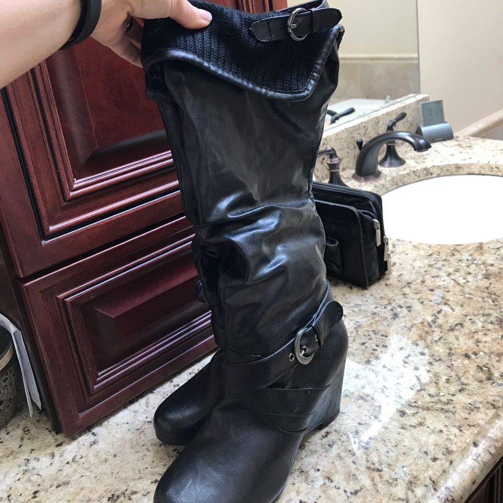Wedge black boots